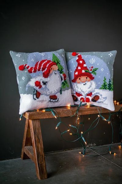 PN-0188665 Набір для вишивання хрестом (подушка) Vervaco Christmas gnome in snow "Різдвяний гном у снігу" 1073754 фото