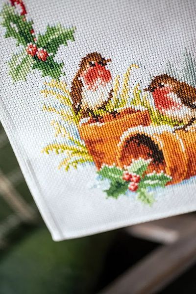 PN-0147403 Набір для вишивання хрестом (доріжка на стіл) Vervaco Robins in winter "Снігурі взимку" 1073744 фото