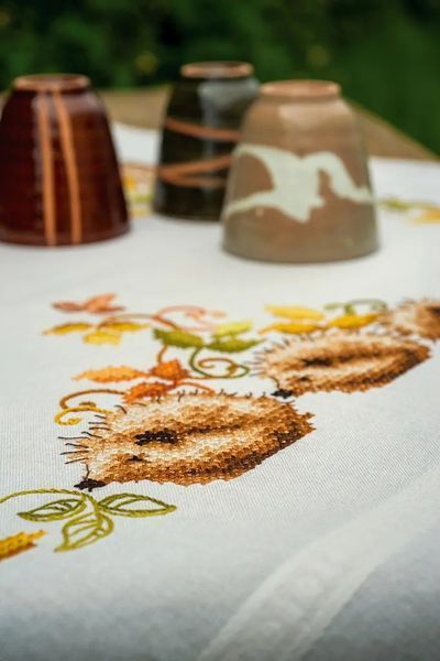 PN-0147426 Набір для вишивання хрестом (скатертина) Vervaco Hedgehogs and autumn leaves "Їжачки та осіннє листя" 1073745 фото