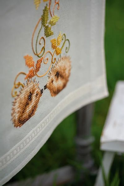 PN-0147748 Набір для вишивання хрестом (доріжка на стіл) Vervaco Hedgehogs and autumn leaves "Їжачки і осіннє листя" 1073746 фото